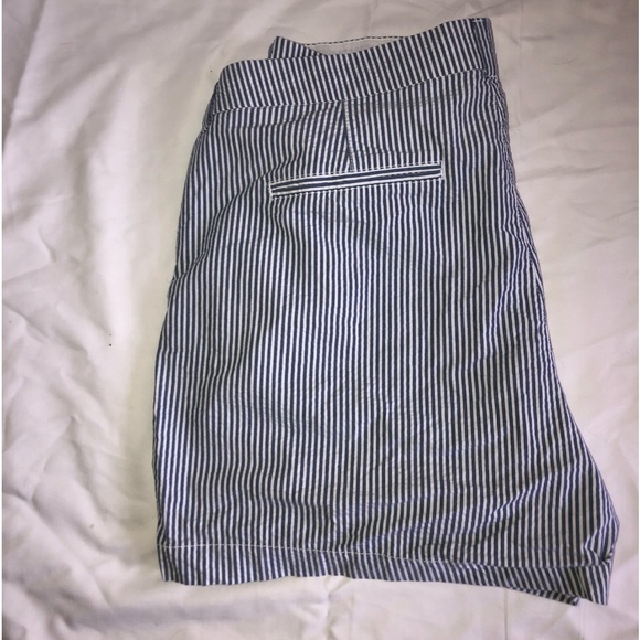 Old Navy Everyday Shorts 18 - Picture 2 of 2